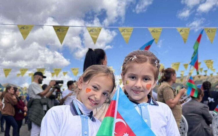 Kəlbəcərdə Bal Festivalı keçirilib