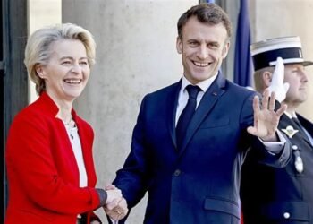 Ursula fon der Lyayen Makronla gizli yazışmalarda ittiham olunur