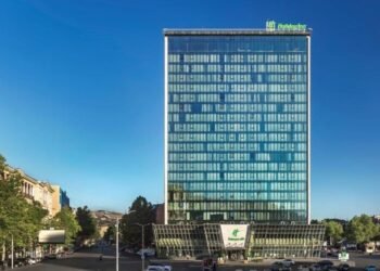 SON DƏQİQƏ! “Holiday Inn” otelində silahlı şəxs bir nəfəri girov götürdü – VİDEO