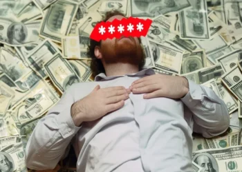 Şirkətin səhvi sayəsində milyonçu oldu: Maaşının 330 mislini alıb işdən çıxdı