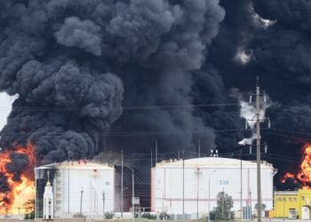 SON DƏQİQƏ: Ukrayna Krımı VURDU – Alov kosmosdan görünüb