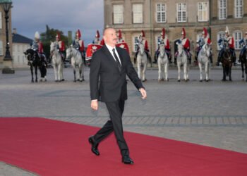 İlham Əliyev Zirvə toplantısının açılışında