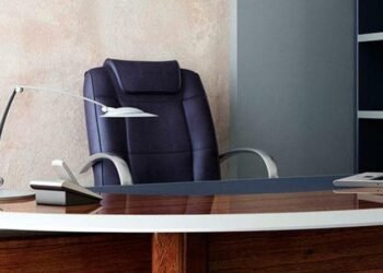 Nazir iki prorektoru işdən çıxardı