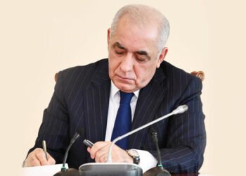 Əli Əsədov yeni qərar imzaladı