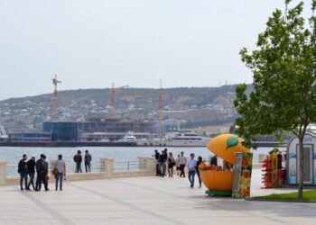 ƏHALİNİN NƏZƏRİNƏ: Kəskin istilər gəlir