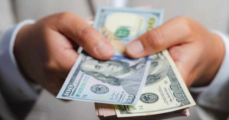 Dolların məzənnəsi təhlükədə – Vacib proqnoz verildi