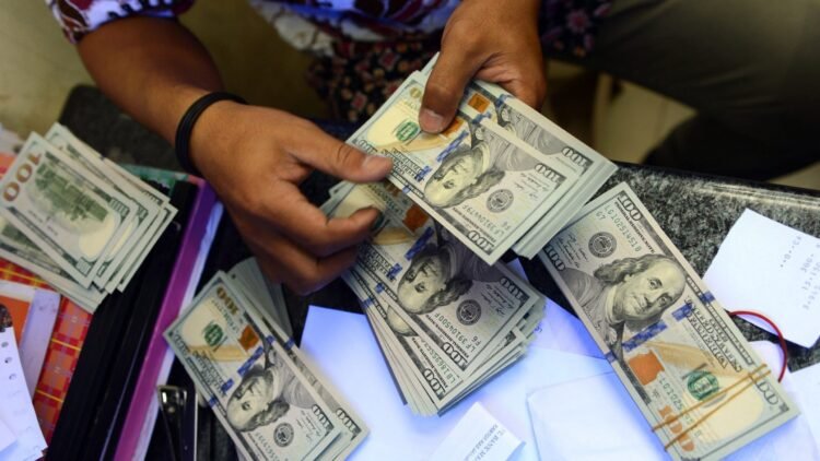 Banklarda dollarla bağlı vəziyyət dəyişdi: devalvasiya riski…