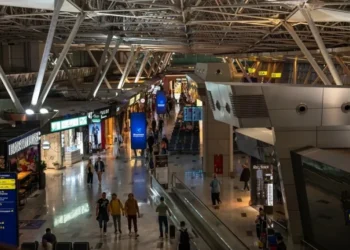 Qonşu ölkədə altı hava limanı BAĞLANDI