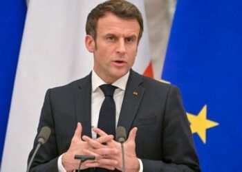 Makron istefa verməyəcəyini açıqladı