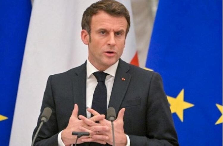 Makron istefa verməyəcəyini açıqladı