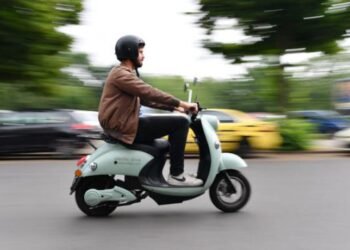 Azərbaycanda moped idarə etmək üçün sürücülük vəsiqəsi tələb olunacaq