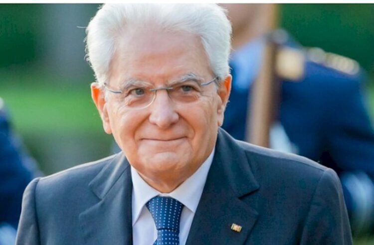 İtaliya Prezidenti Bakıda şəhidlərin xatirəsini anıb