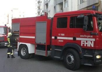 Bakıda yaşayış binasının qarajında maşınlar YANDI – Zəhərlənənlər var