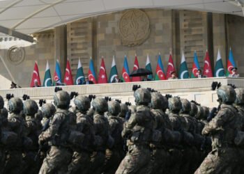 Bakıdan üç istiqamətdə güc nümayişi: Əliyev meydanda iki ölkəyə işarə etdi