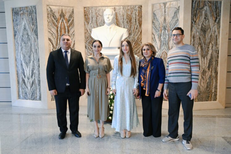 Leyla və Alena Əliyeva uşaqlarla film izlədilər – FOTOLAR