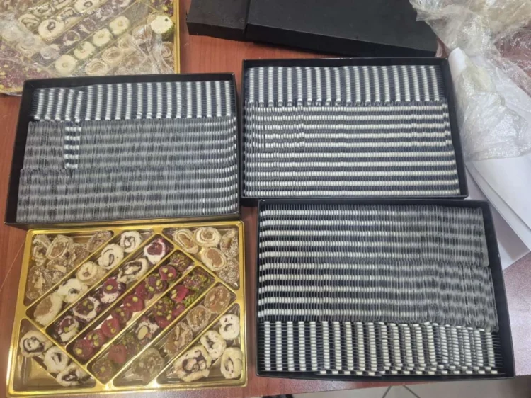 İstanbuldan gətirilən şirniyyatın içindən qutu-qutu dərman çıxdı