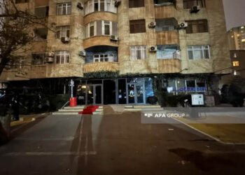 Yanğın baş verən binanın sakinləri hələ də evlərinə buraxılmır