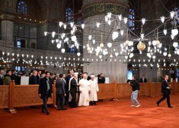 Papanın Sultan Əhməd məscidindəki hərəkəti gündəm oldu – VİDEO