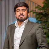 Qaydaları pozan müğənninin dalınca polis telekanala gəldi – VİDEO