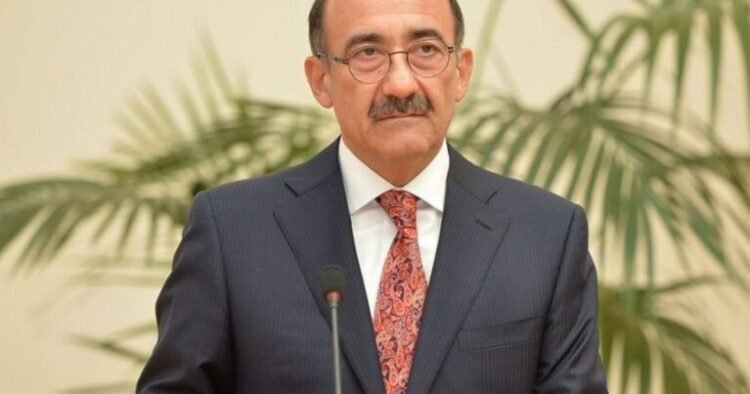 Əbülfəs Qarayev Azərbaycanı tərk etdi