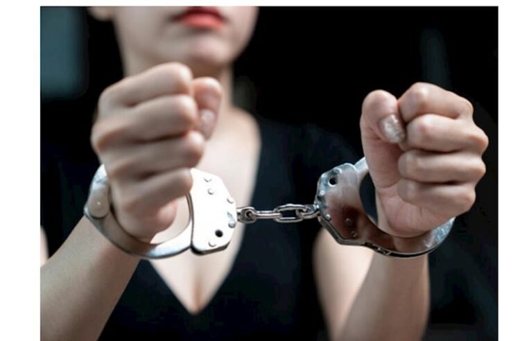 Bakıda mağaza və restoranda oğurluqlar edən qadınlar tutuldu