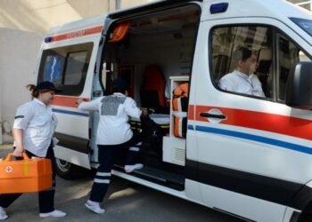 Bakıda binanın eyvanı uçdu: qadın xəsarət aldı