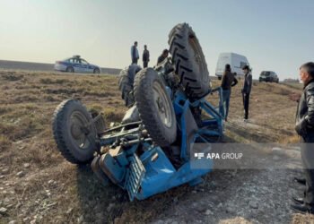 Traktorla maşın toqquşdu: xəsarət alanlar var – FOTOLAR
