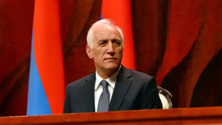 Ermənistan Prezidenti sərhəddəki hərbi hissəni ziyarət etdi