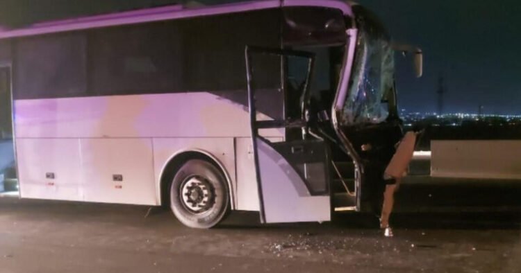 Saray körpüsündə avtomobil ilə avtobus TOQQUŞDU – Yaralanan var – FOTO