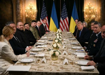 Tramp Ukrayna nümayəndə heyətini bu yeməklərə qonaq etdi