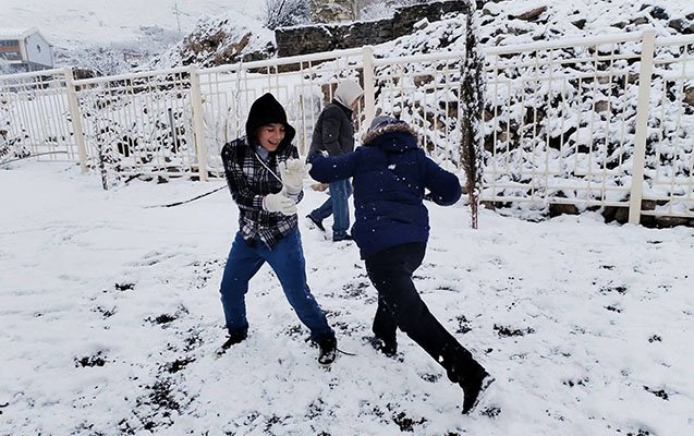 Balaca kəlbəcərlilərin qar sevinci – FOTOLAR