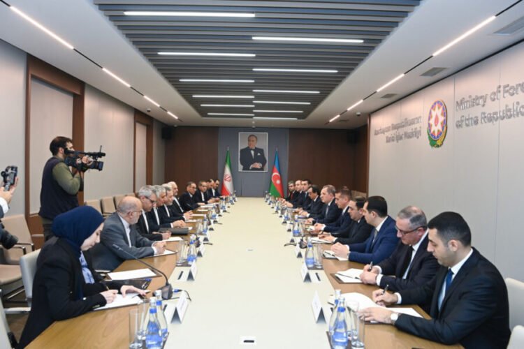 Ceyhun Bayramov Əraqçi ilə bunları müzakirə etdi