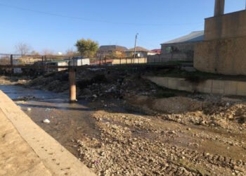 Torpaq sürüşməsi Şabranda bir neçə tikilini dağıtdı