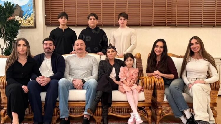 Leyla Əliyeva ailə fotosunu paylaşdı