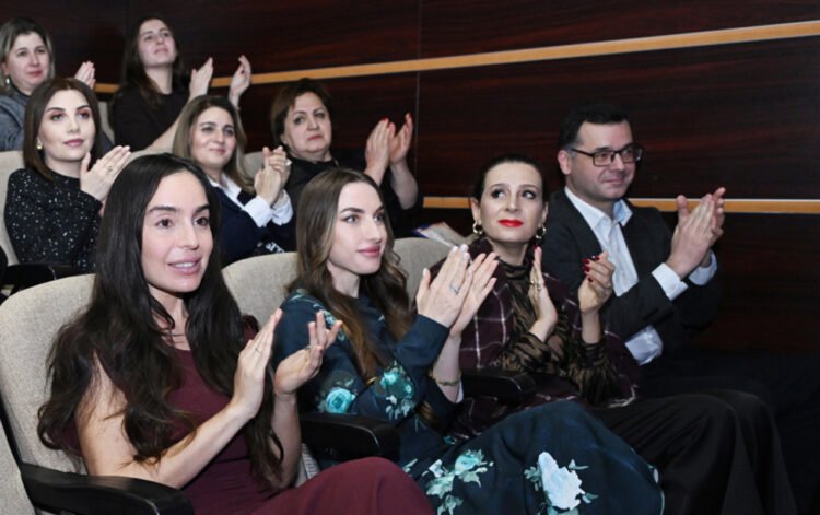 Prezidentin qızı ilə gəlini “Romeo və Cülyetta”nı izlədi – FOTOLAR