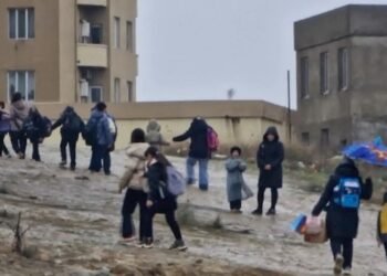 Sarayda məktəb yolu yararsız vəziyyətdə — VİDEO