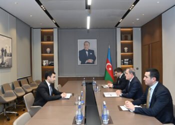 Ceyhun Bayramov Ərgüc Kələntərli ilə görüşdü