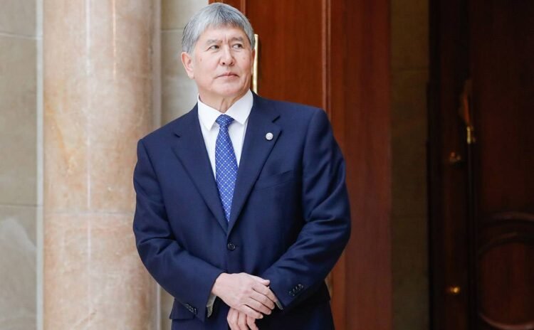 Atambayev bütün dövlət mükafatlarından məhrum edildi
