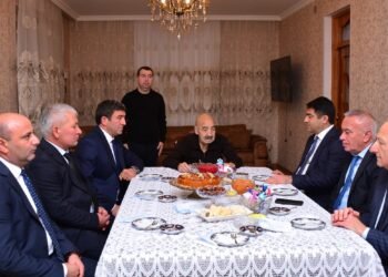 Seymur Orucov şair Qurban Həmidoğlunu evində ziyarət etdi – FOTOLAR