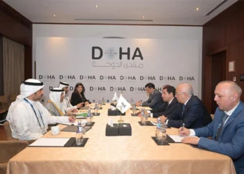 Hikmət Hacıyev KƏŞ-in baş katibi ilə görüşdü