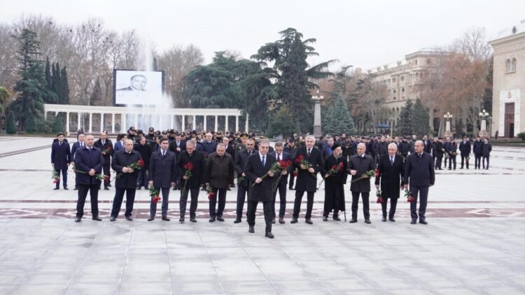 Gəncədə Ulu Öndər Heydər Əliyevin xatirəsi yad olundu – FOTOLAR