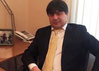 Keçmiş xanımı Anarı məhkəməyə verdi