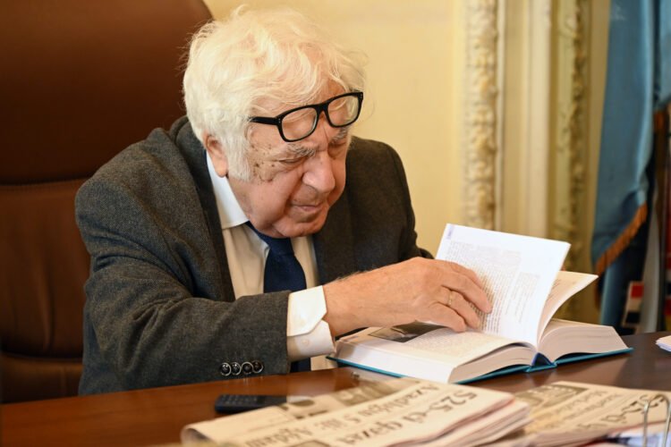 Üzərində 27 il işlədiyim əsəri axır ki tamamladım – Anar