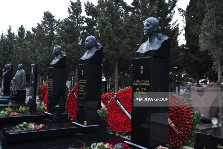 İkinci Fəxri xiyabanda onların məzarları ziyarət edildi – FOTOLAR