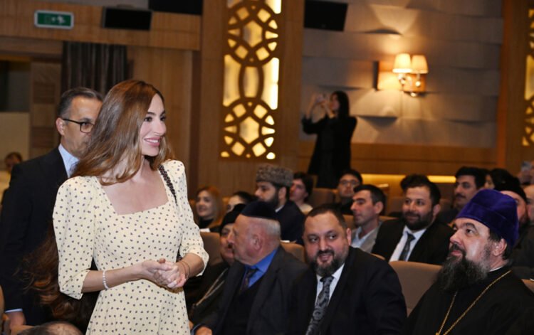 Arzu Əliyeva “Harmoniya”nın təqdimatında – Fotolar
