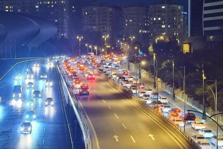 Heydər Əliyev prospektində sıxlıq yarandı