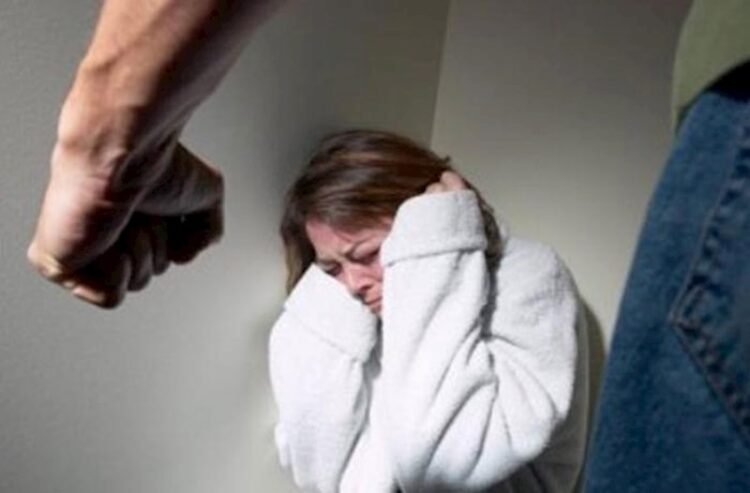 Şəmkirdə 29 yaşlı oğlan arvadını döydü