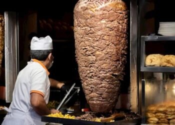 Dönərxanalarda vəziyyət ürəkaçan deyil: Müştərilərə isidilmiş dönər verilir