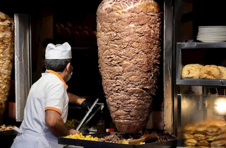 Dönərxanalarda vəziyyət ürəkaçan deyil: Müştərilərə isidilmiş dönər verilir