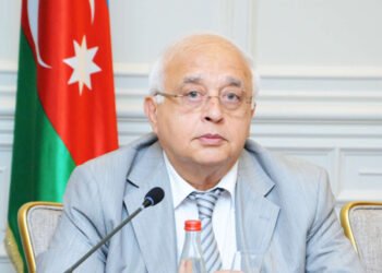 Elçinin qəbirüstü abidəsini o hazırlayır